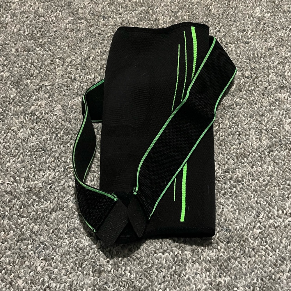 knee brace size s